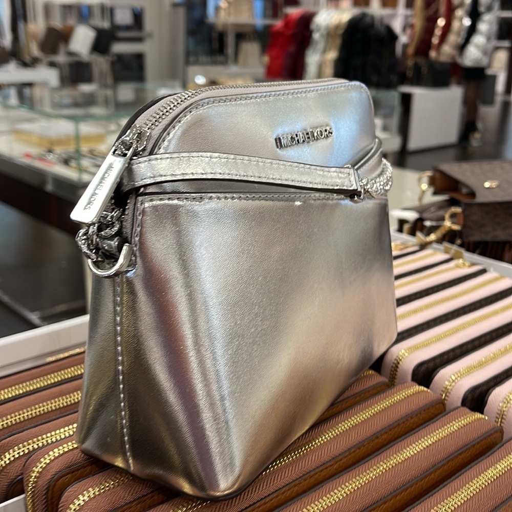 MICHAEL KORS Jet Set Medium Logo Dome Satchel
Silver XCROSS XBODY - Picture 13 of 16